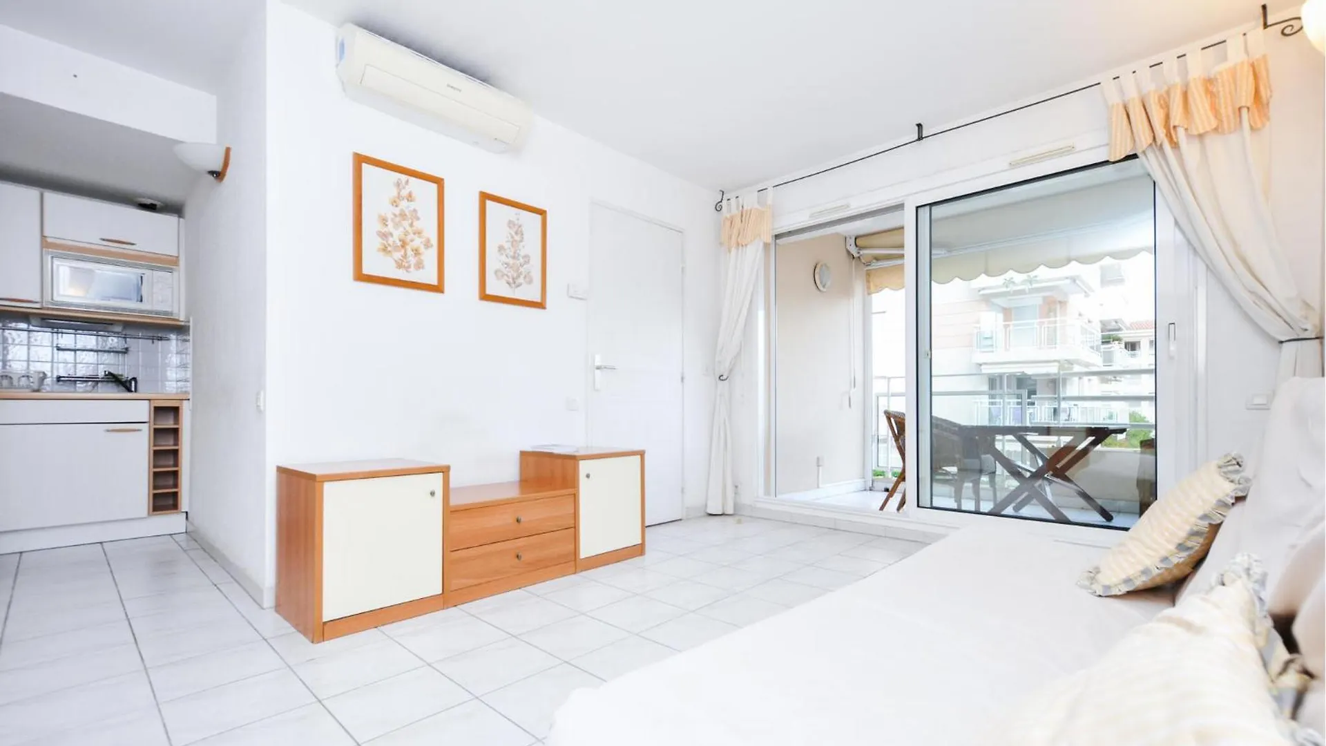 1 Bedroom Beautiful Apartment In Vallauris 0*,
